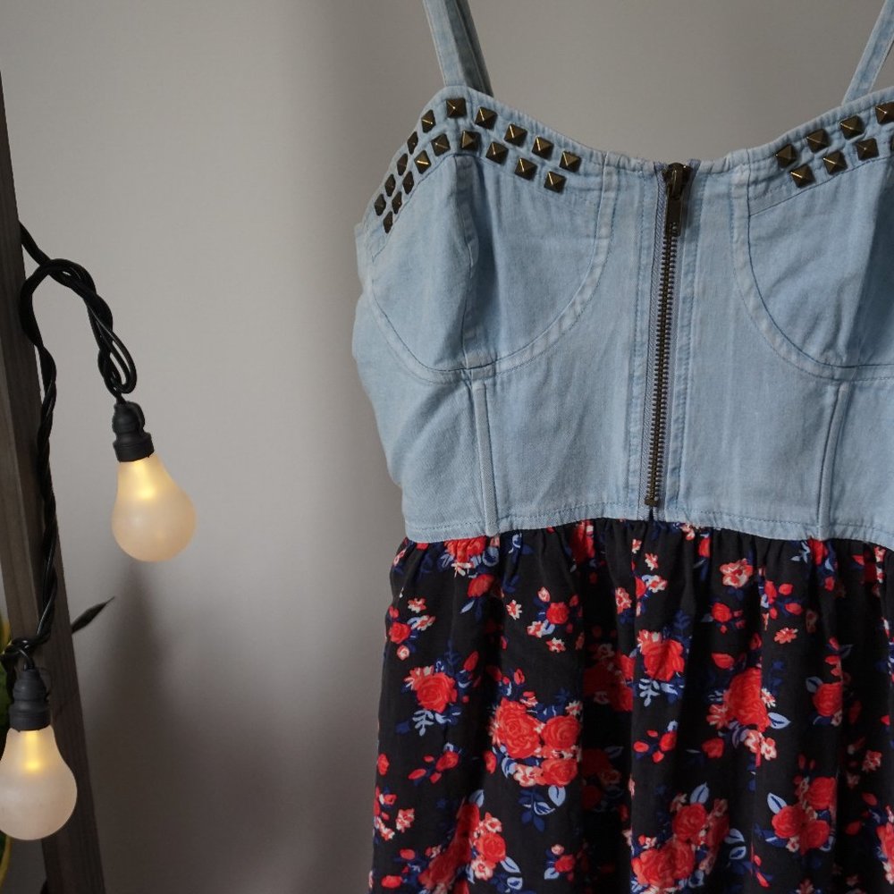 Light dress in jeans and light fabric - Picture 3 of 7